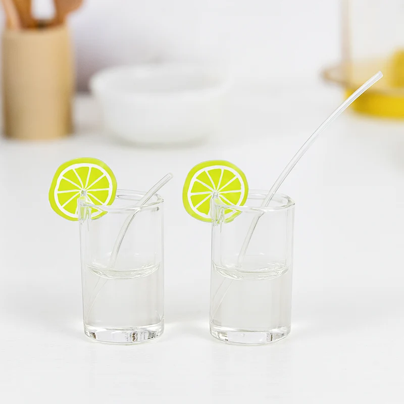 Miniatur Cocktailglas mit Zitrone 2-teilig ca. 0,6x1,2cm – Wichtel Zubehör
