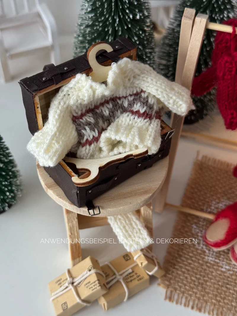 Mini Strickpullover mit Schal für Wichtel