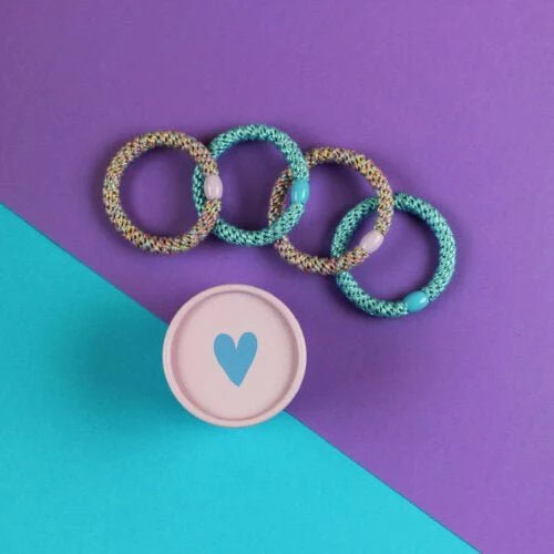 Haargummi-Set flieder/blau mit 4 Haargummis in runder Geschenkbox