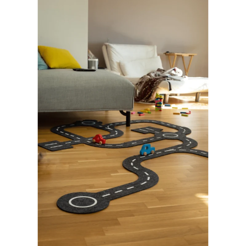 GoKi 53812 Spielstraße mit 2 Holzfahrzeugen, 30-teilig