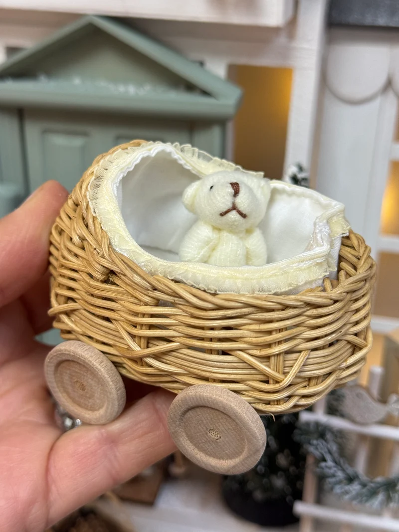 Mini Korbwagen gefüttert - mit Bärchen