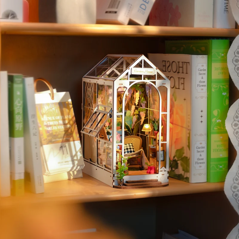 Robotime Book Nook Garden House TGB06