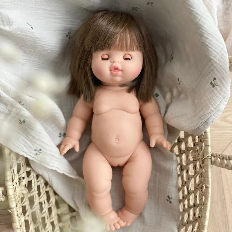 Puppe "Chloe sleepy" 34cm braunhaarig mit schlafenden blauen Augen