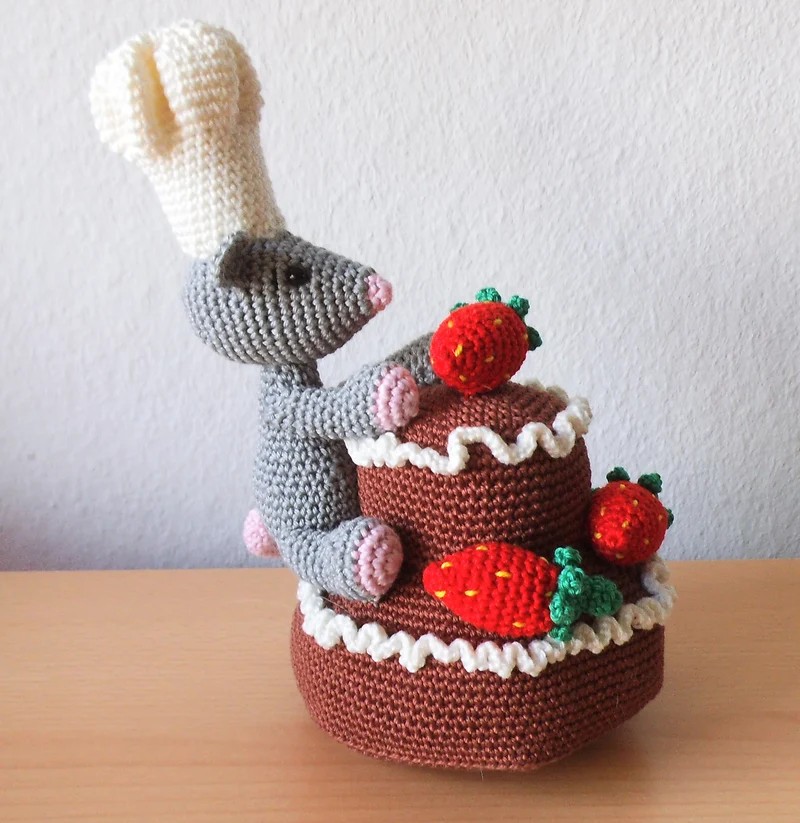 Erdbeer-Schokotorte mit Mäusebäcker Häkelanleitung