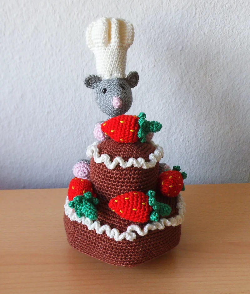 Erdbeer-Schokotorte mit Mäusebäcker Häkelanleitung