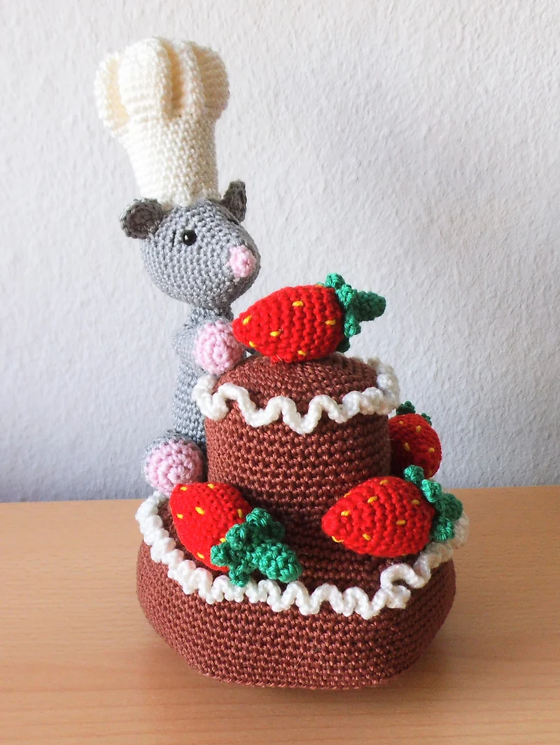 Erdbeer-Schokotorte mit Mäusebäcker Häkelanleitung