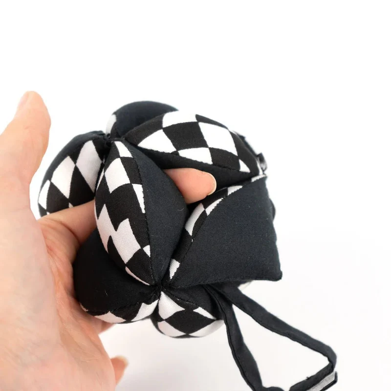 Jolly Designs - Kontrastzauberball