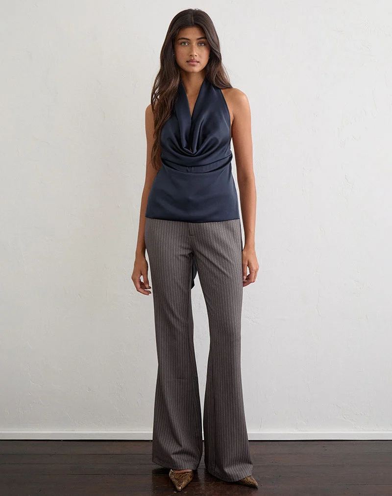 Uliha Cowl-Haltertop mit Bindeband am Rücken aus Satin in Marineblau