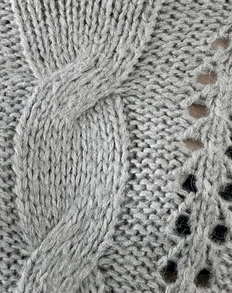 Oswin-Pullover in Zopfmuster, hellgrau