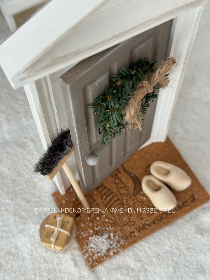 Besen Miniatur mit Aufhängung für Puppenhaus und Wichteltür 1:12