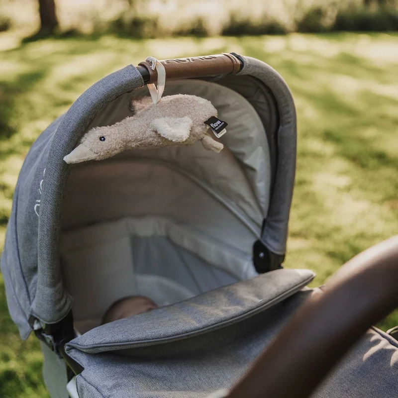 Einschlafhilfe & Kuscheltier Gans inkl. Soundbox "Liva Comforter on the go" - Oat