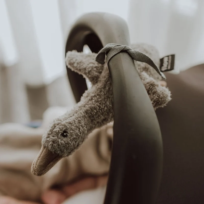 Einschlafhilfe & Kuscheltier Gans inkl. Soundbox "Liva Comforter on the go" - Grau