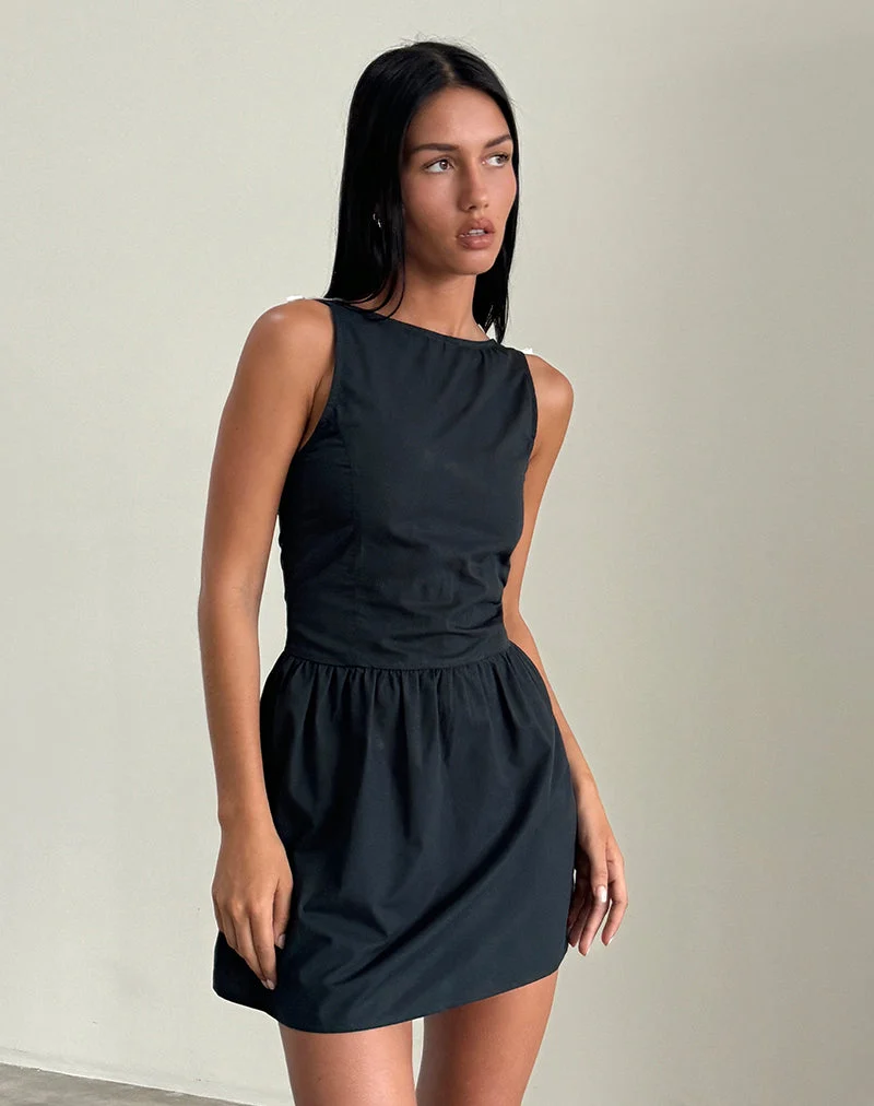 Taleshi Minikleid in Schwarz mit Steppschuhen mit weißen Schleifen