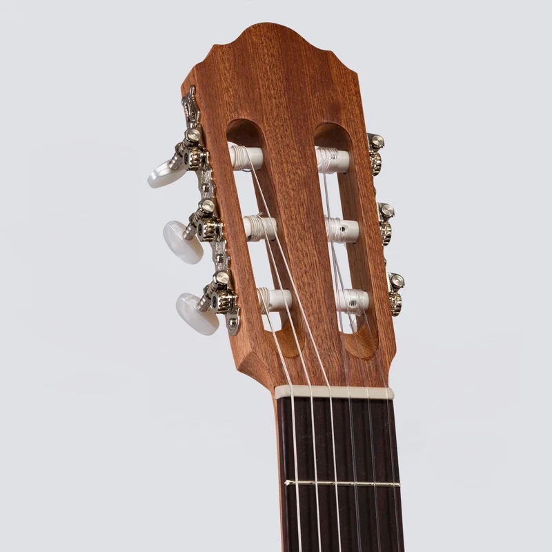 VOLT Konzertgitarre Sevilla KG-5000 (4/4, offenporig, Sattelbreite 48 mm)