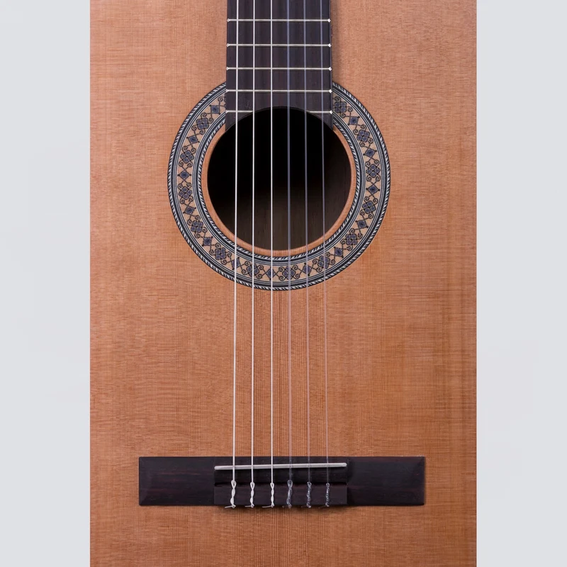 VOLT Konzertgitarre Sevilla KG-6000 (4/4, offenporig, Sattelbreite 48 mm)