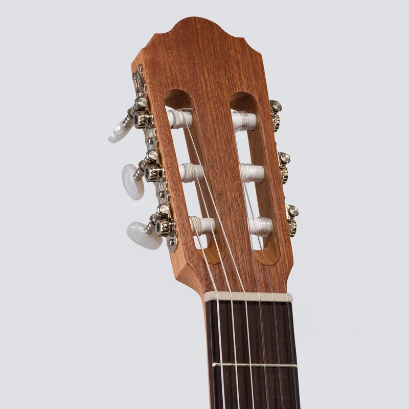 VOLT Konzertgitarre Sevilla KG-6000 (4/4, offenporig, Sattelbreite 52 mm)