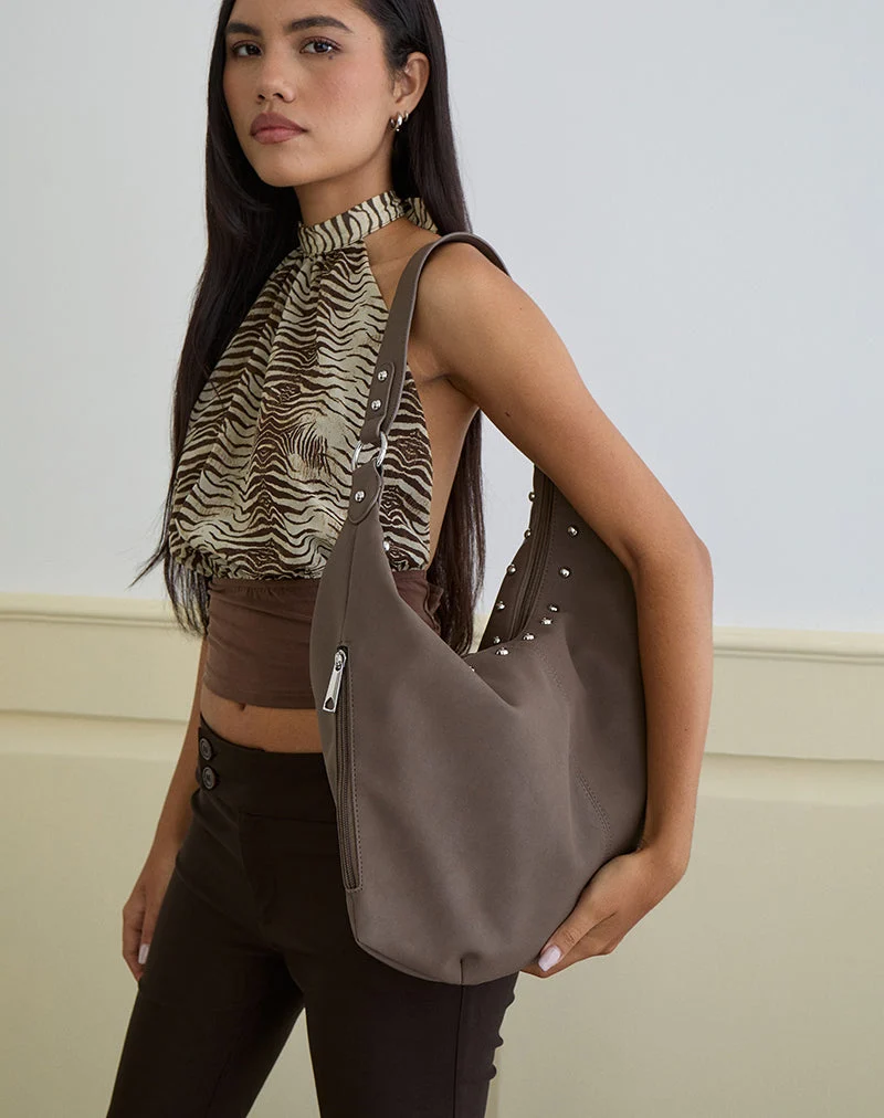 Große braune Tasche mit Nieten
