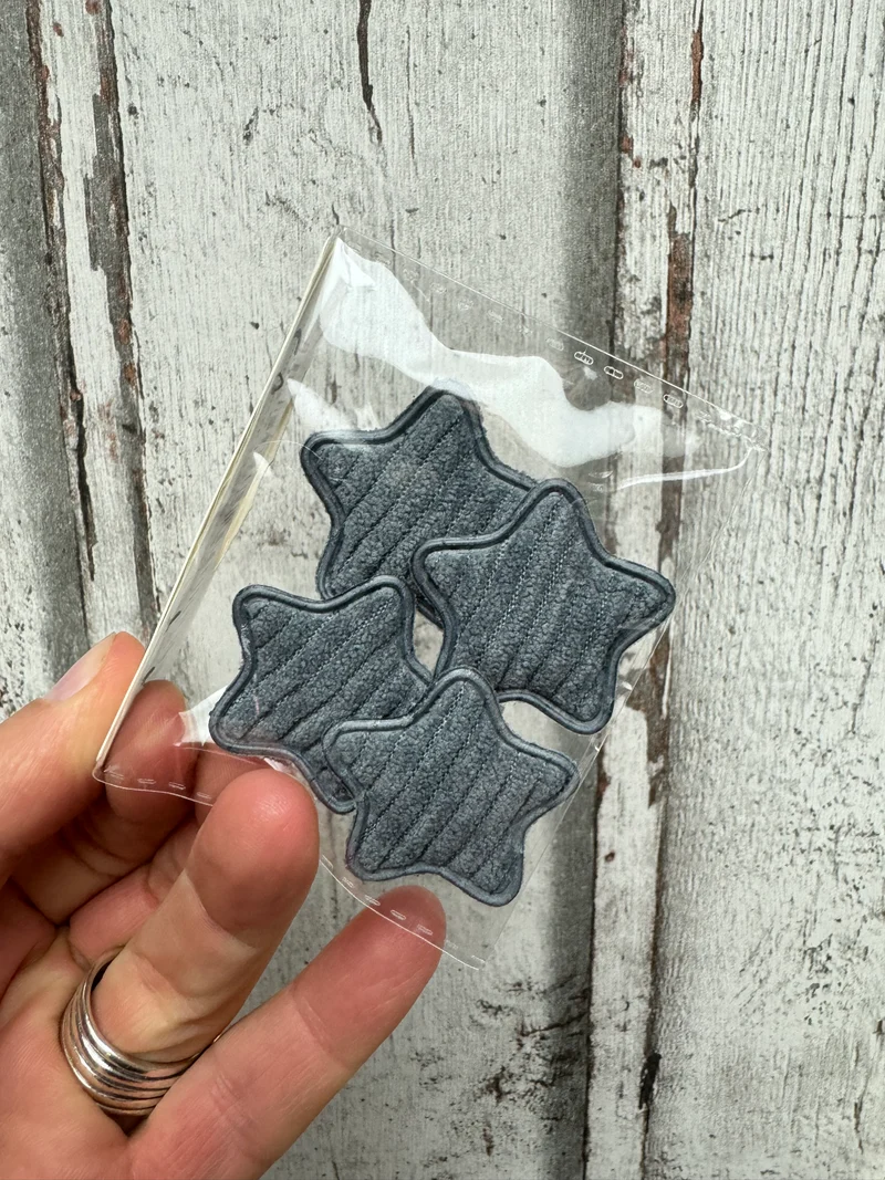 4er-Set kleine Stoffsterne aus Cord – Mini Deko-Sterne im Beutel | Viele Farben | Geschenk- & Streudeko