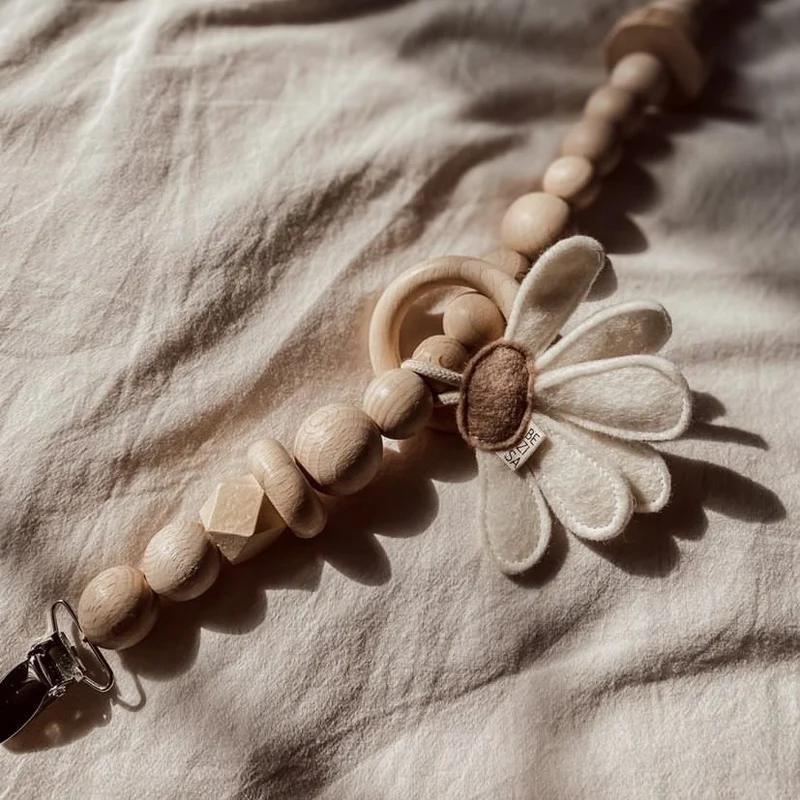 Kinderwagenkette aus Holz - DAISY Blume