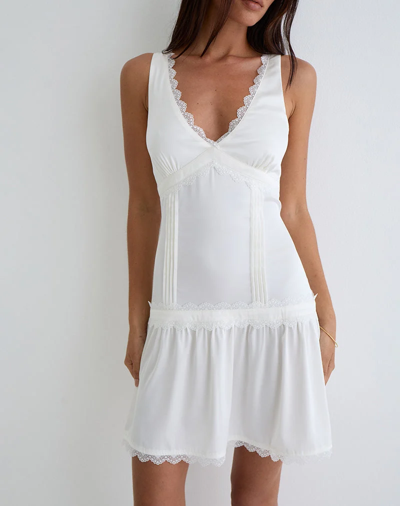 Nesha Mini-Kleid aus gerafftem Satin in Weiß