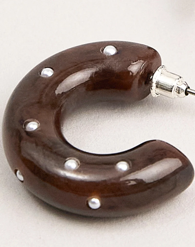 Braune Creolen mit Perlen