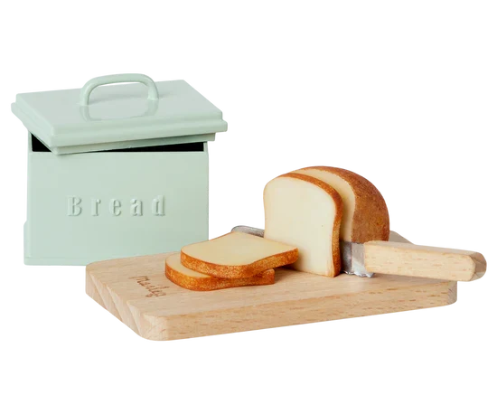 Brotbox mit Schneidebrett und Brotmesser Maileg