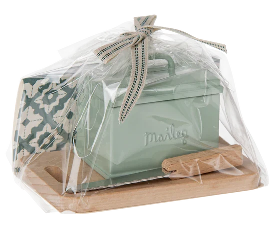 Brotbox mit Schneidebrett und Brotmesser Maileg