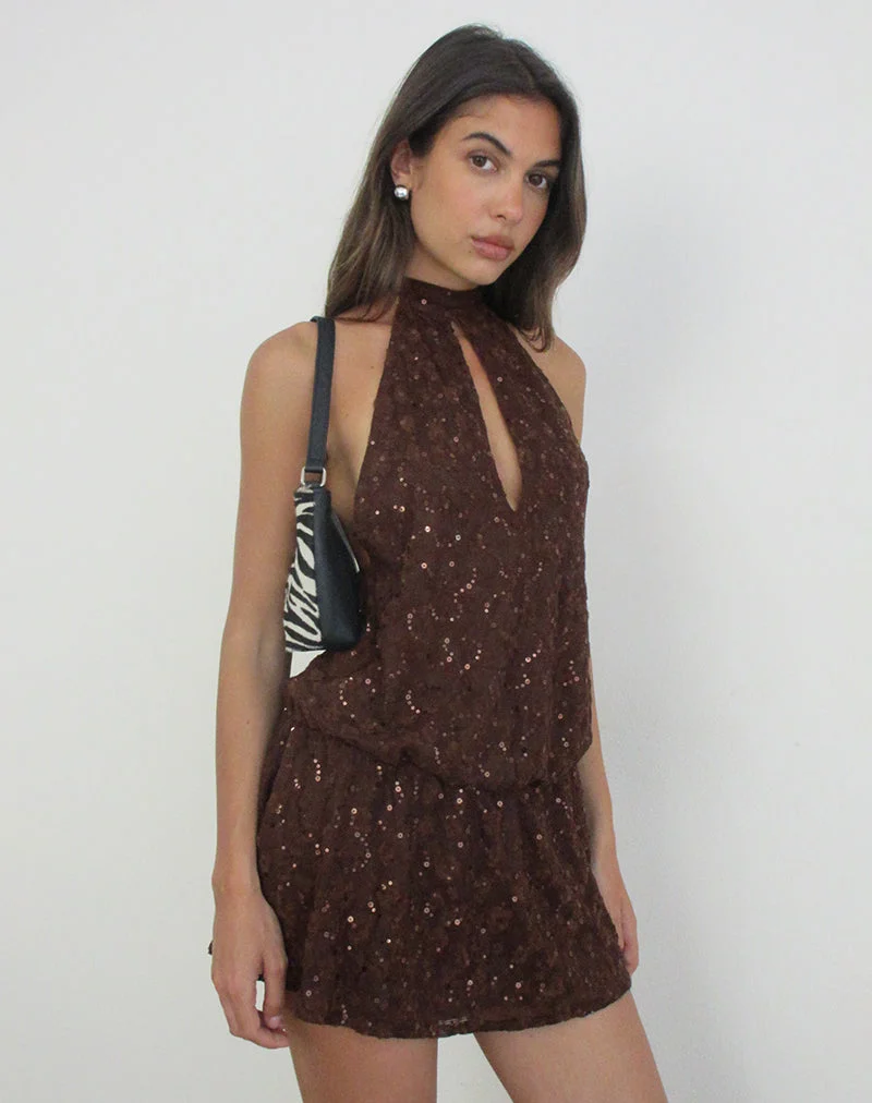 Bauchfreies Minikleid mit Racerback aus Pailletten-Strick in Braun