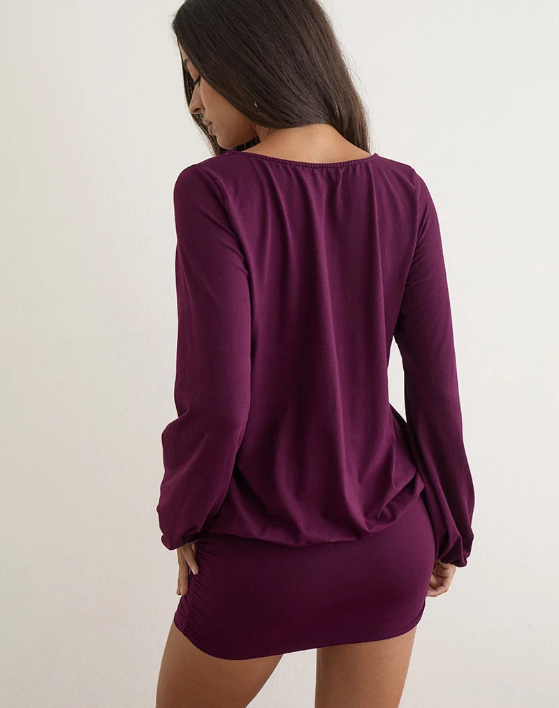 Bede Langarm-Minikleid mit tiefem Ausschnitt in der Farbe „Fig“