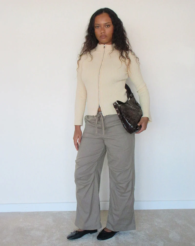 Ranala-Pullover mit hohem Kragen aus Strick in Creme