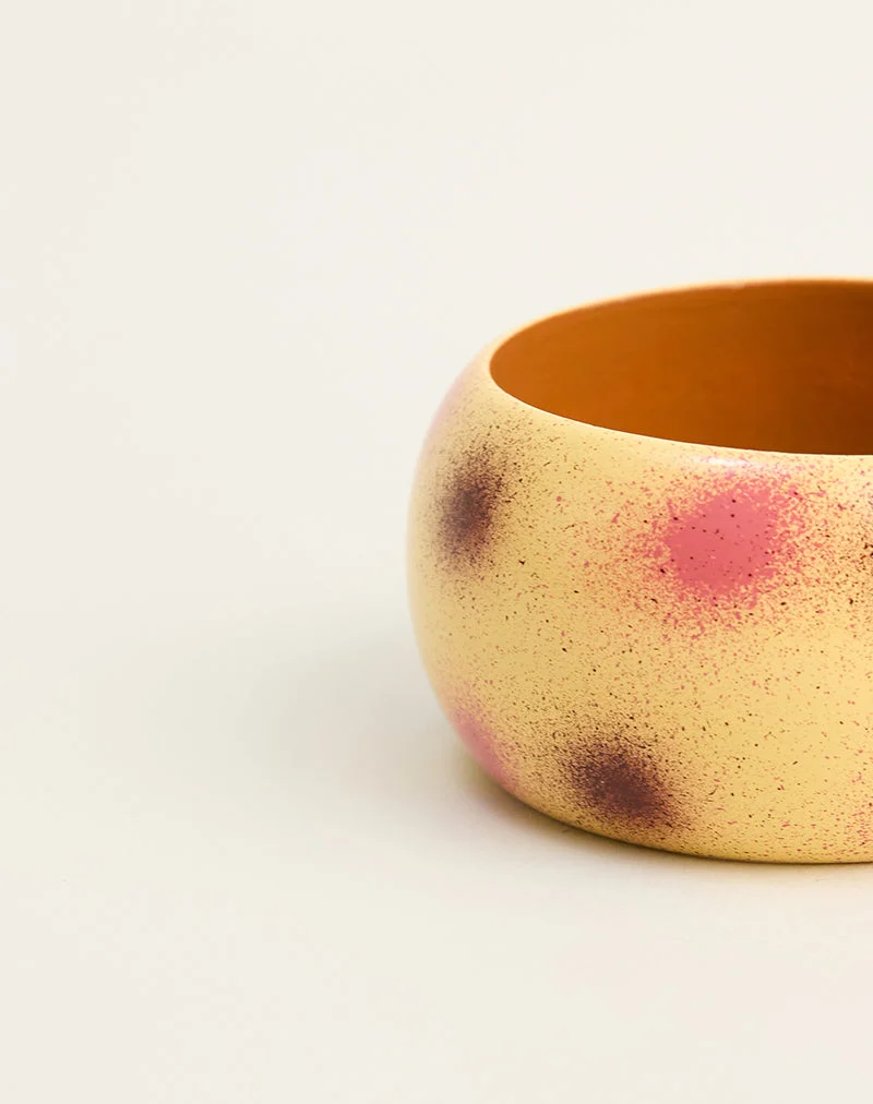 Vintage-Armreif mit rosa und violetten Punkten