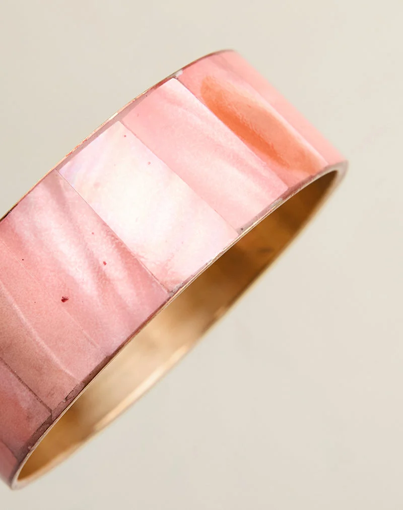 Armband aus rosa Kunstharz und Messing