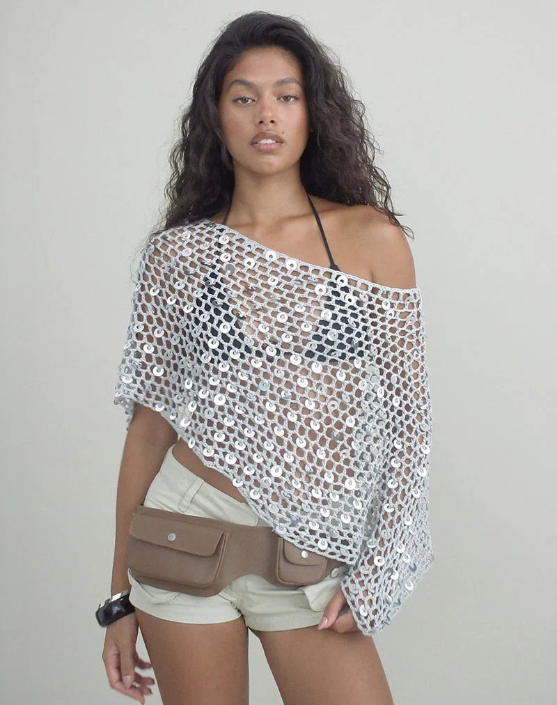 Maliha-Poncho aus gehäkelter Strickware in Silber