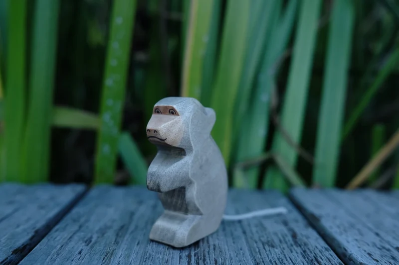 Holzwald Holzfigur Pavian