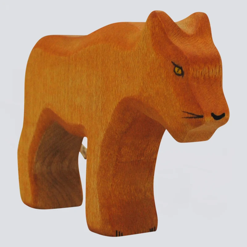 Holzwald Holzfigur Löwin