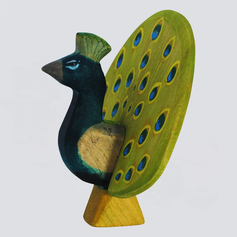 Holzwald Holzfigur Pfau mit Rad