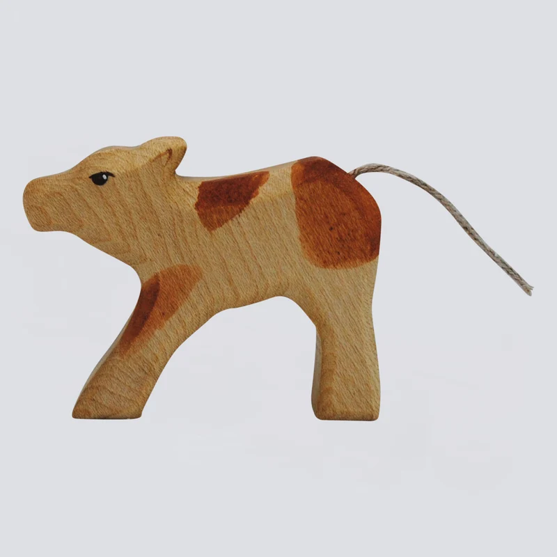 Holzwald Holzfigur Kalb trinkend