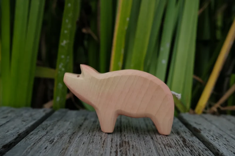 Holzwald Holzfigur Schwein