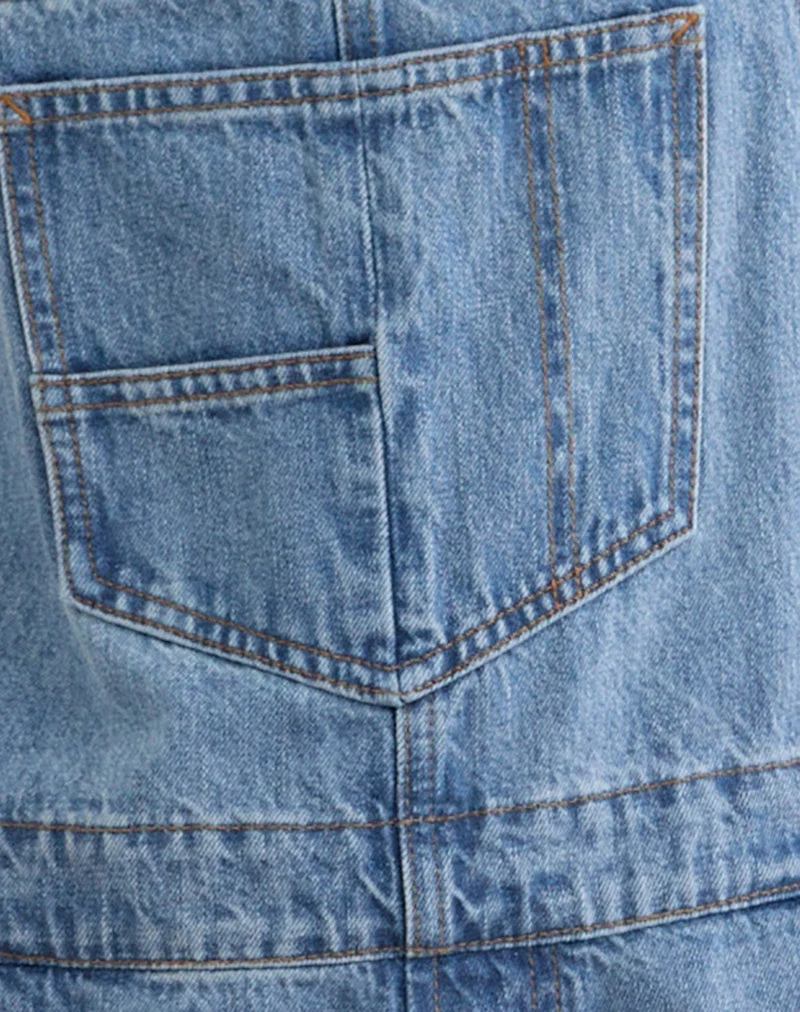 Jeans-Latzhose in leuchtendem Blau, gebraucht
