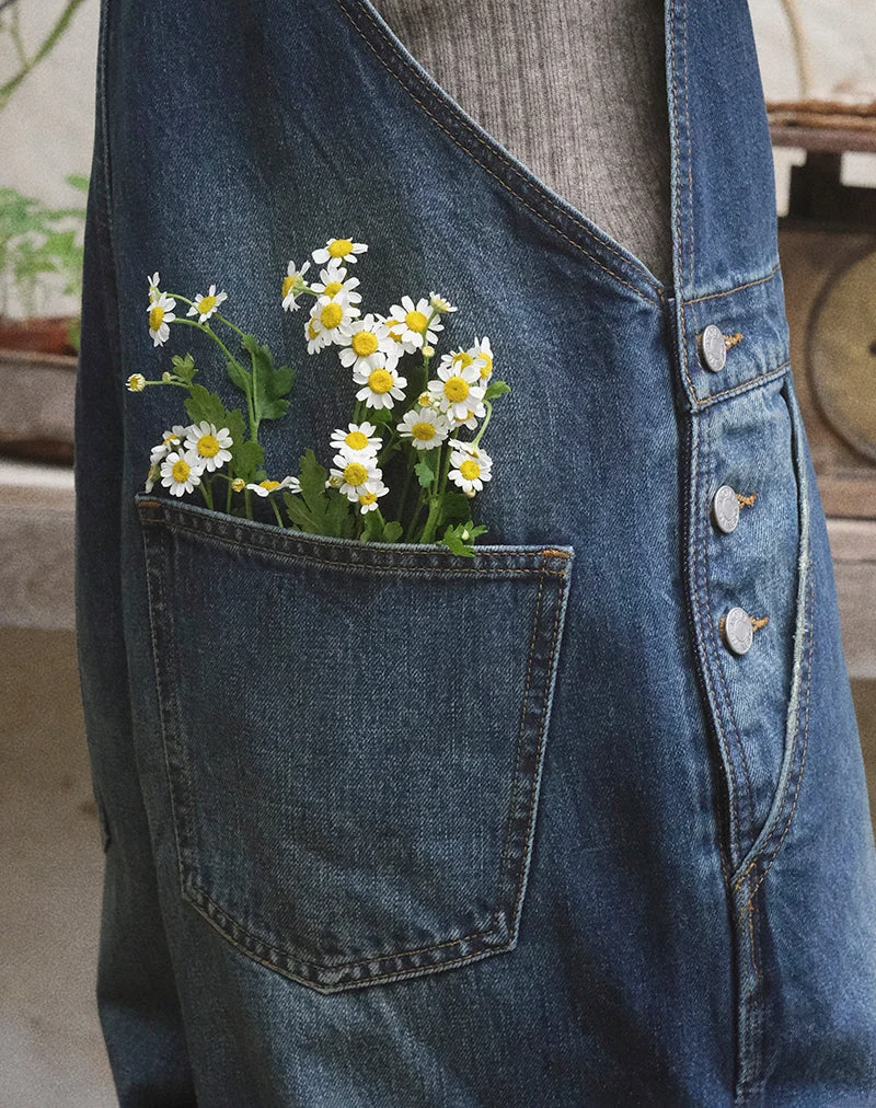 Jeans-Latzhose in Mittelblau