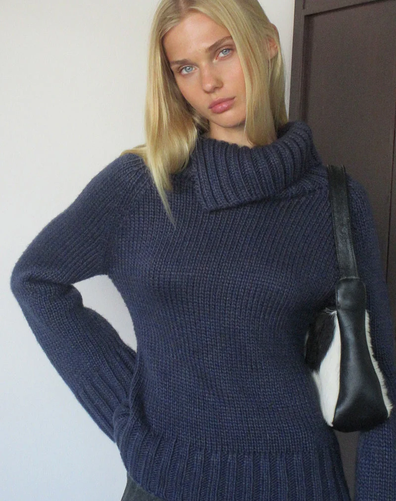Dajah Umschlagpullover aus Strick in Marineblau