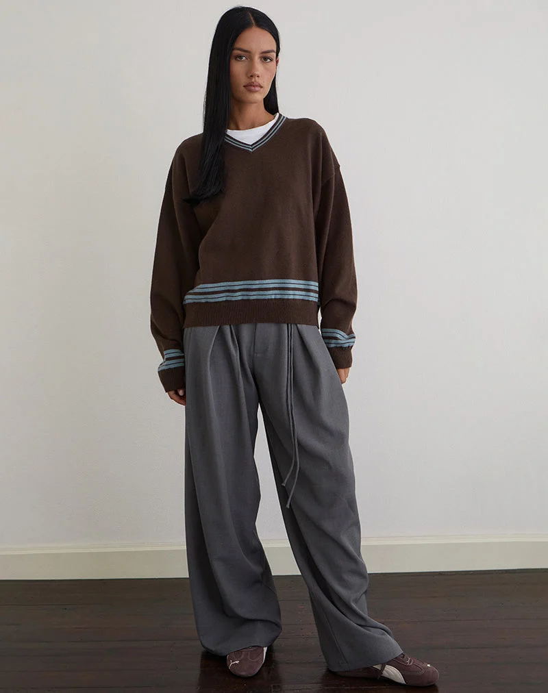 Yarnia Slouchy Pullover mit V-Ausschnitt in Braun und Blau