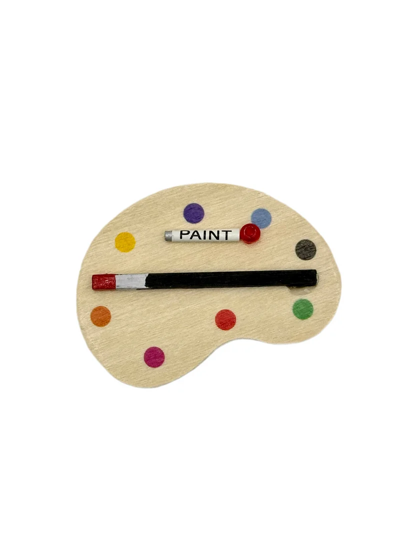 Malpalette mit Pinsel und Farbtube