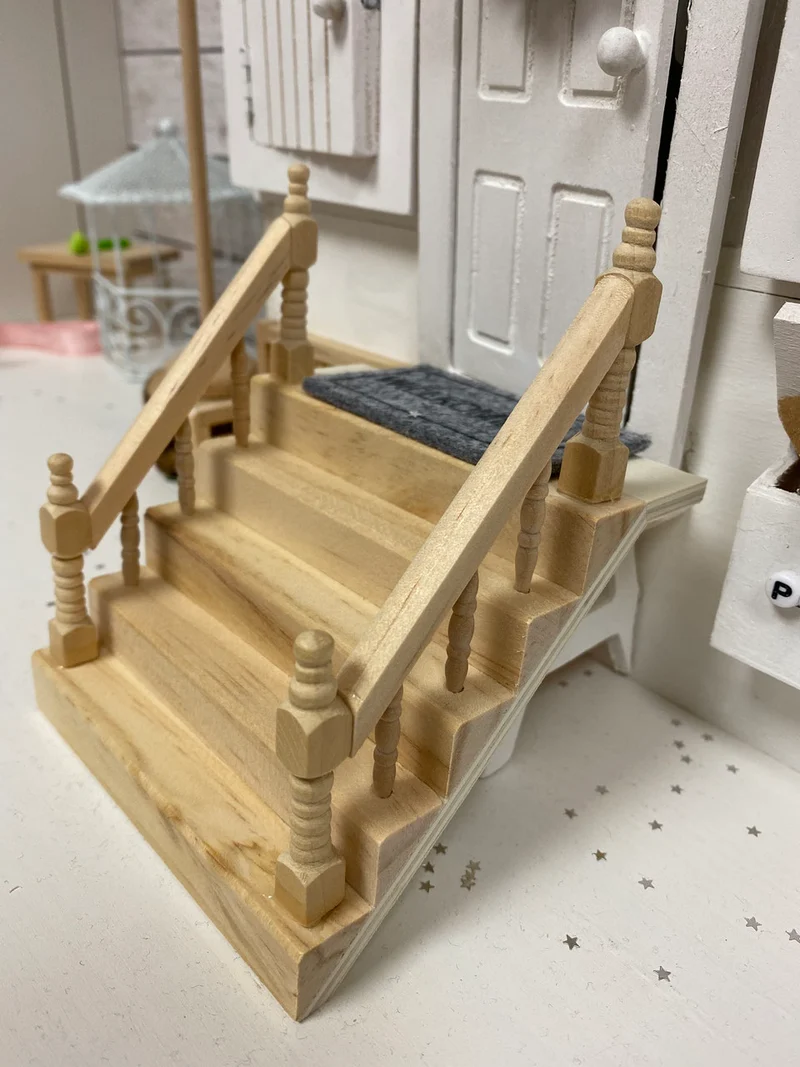 Treppe mit Handlauf und gedrechselten Pfosten