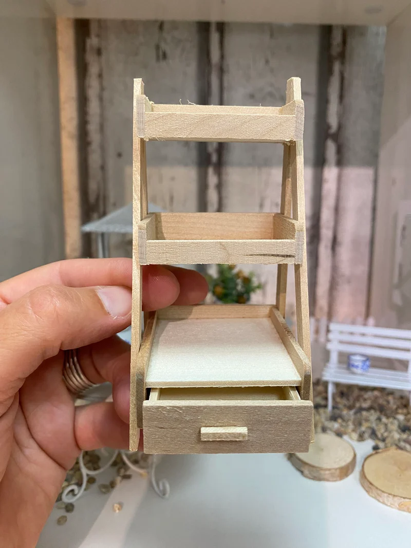 Treppenregal Miniatur