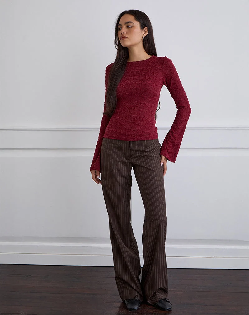 Asymmetrisches Top aus strukturiertem Strick Rot