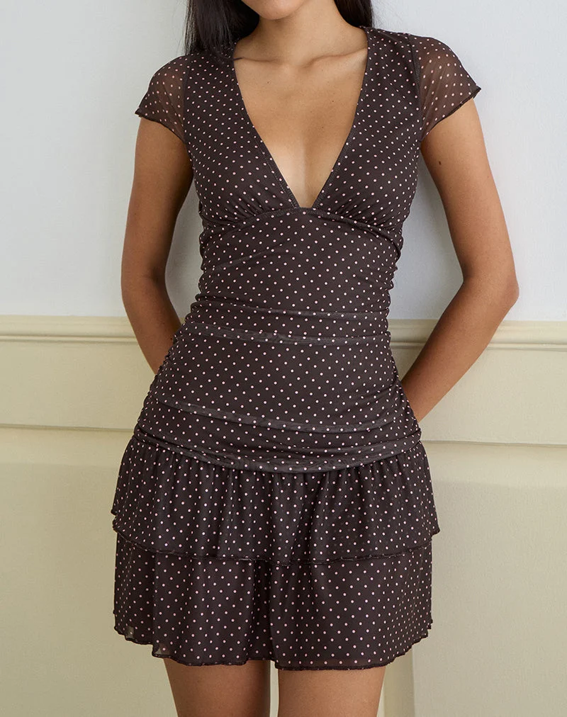 Mowgli Minikleid mit Kapuzenärmeln in Braun mit rosa Mikro-Polka-Print