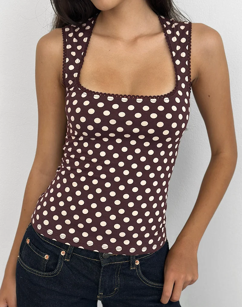 Jinalo Sweetheart Top in Braun mit kleinen cremefarbenen Polka-Prints