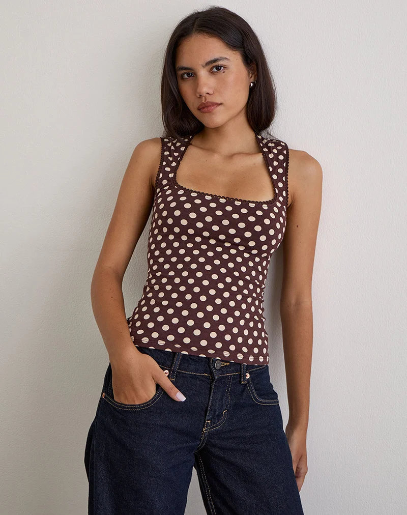 Jinalo Sweetheart Top in Braun mit kleinen cremefarbenen Polka-Prints