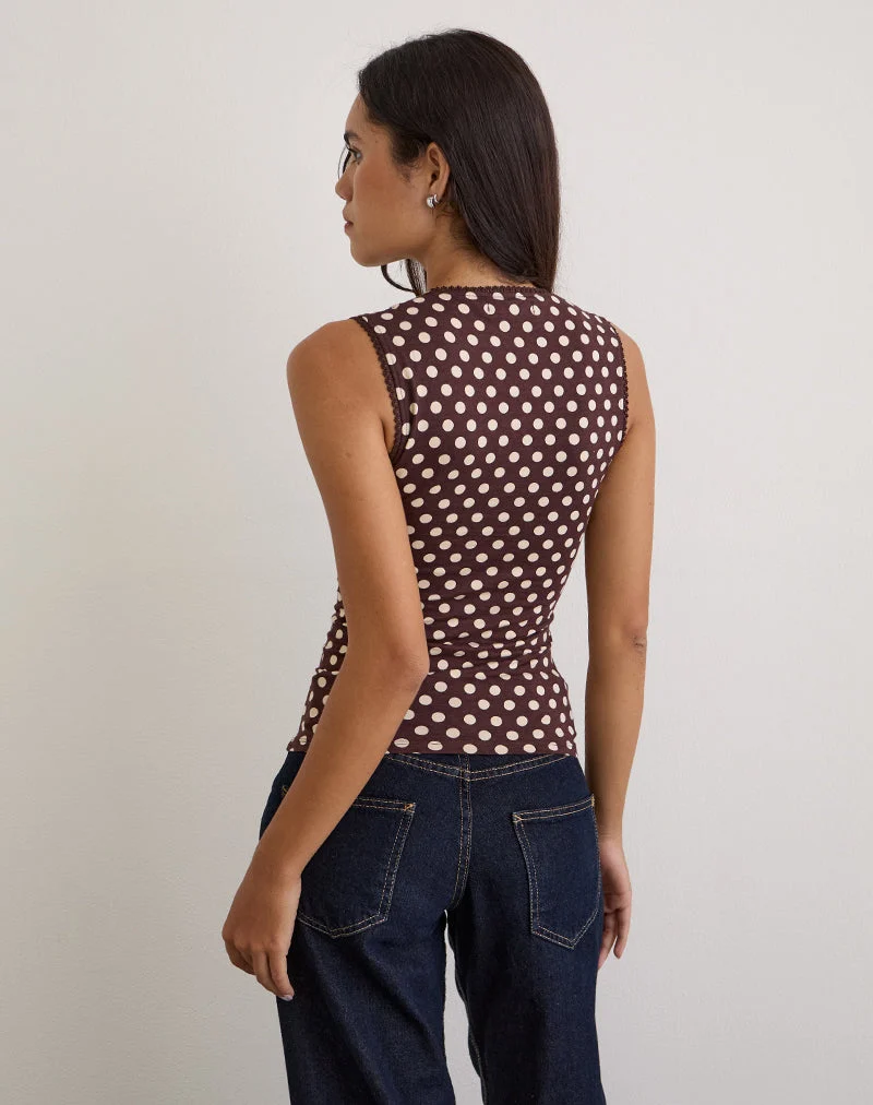 Jinalo Sweetheart Top in Braun mit kleinen cremefarbenen Polka-Prints